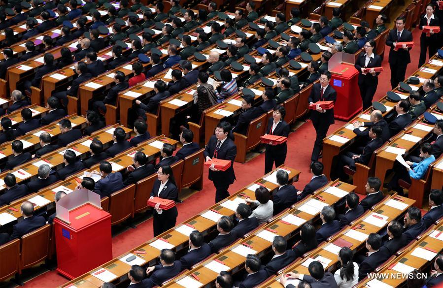 اختتام المؤتمر الوطني للحزب الشيوعي الصيني وانتخاب لجنة مركزية جديدة