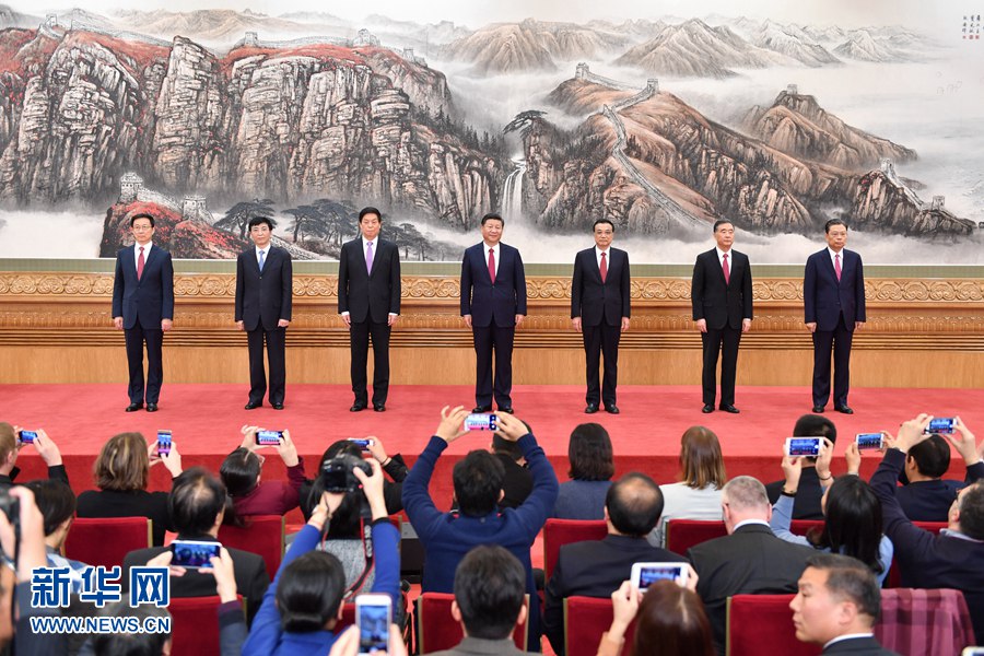 شي يترأس القيادة العليا للحزب الشيوعي الصيني للقاء الصحفيين