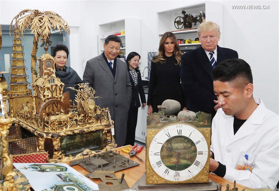 شي و ترامب يقومان بزيارة لورشة صيانة في متحف القصر الامبراطوري