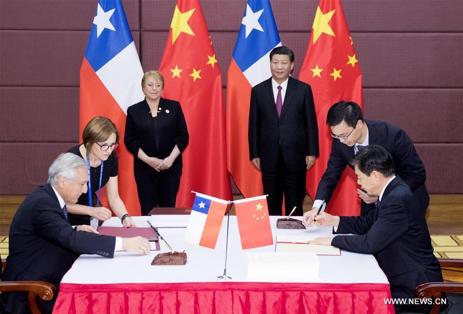 شي وباشليت يشهدان تحديث اتفاقية التجارة الحرة بين الصين وتشيلي