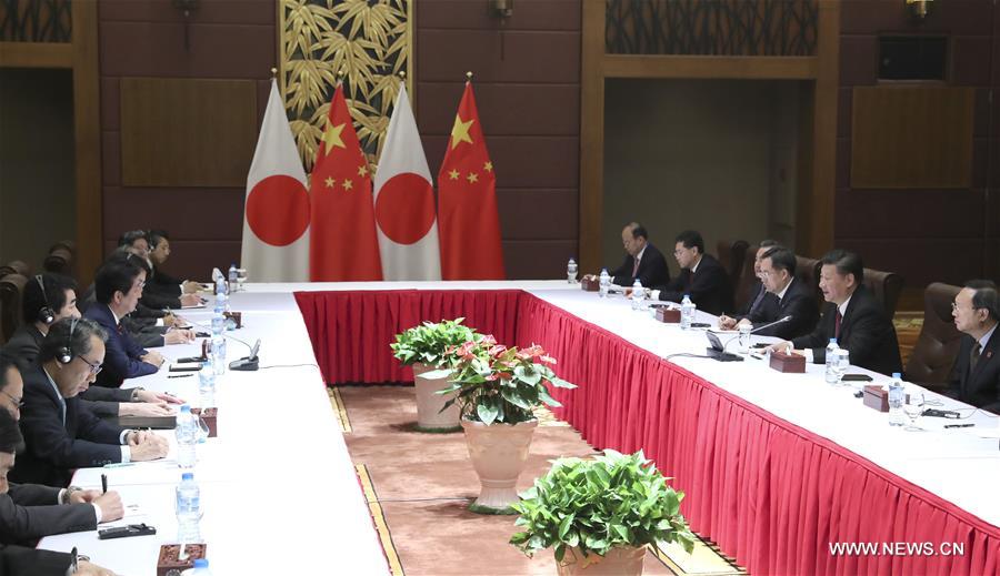 شي يحث آبي على اتخاذ المزيد من الإجراءات العملية لتحسين العلاقات الصينية-اليابانية