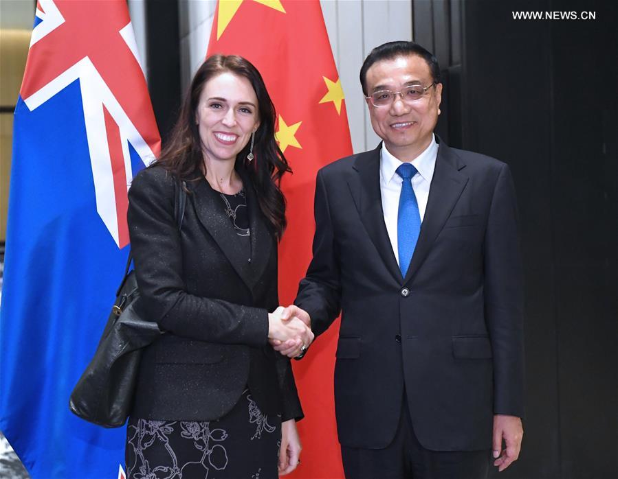 الصين ونيوزيلندا تتطلعان نحو علاقات تجارية أقوى