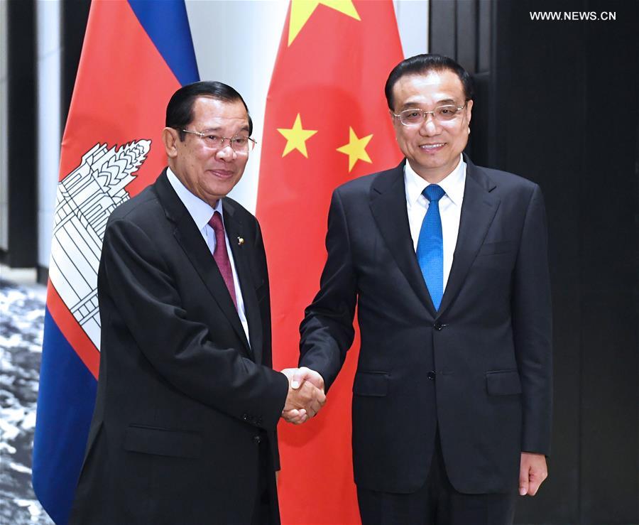 رئيس مجلس الدولة الصيني يلتقي رئيس الوزراء الكمبودي لبحث العلاقات الثنائية