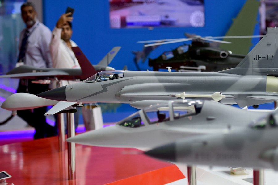 بالصور: مشاركة متميزة للطائرات الصينية في معرض دبي