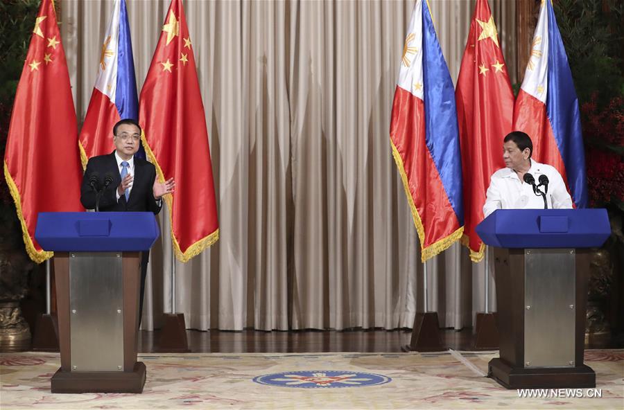 الصين والفلبين توقعان 14 اتفاقا لتعزيز قوة الدفع الإيجابية فى العلاقات خلال زيارة رئيس مجلس الدولة الصيني