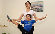 تسو تشيونغ .. معلمة رقص صينية يحبها الأطفال الكويتيون