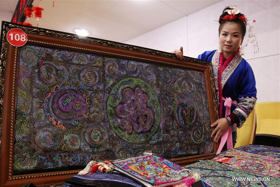 مسابقة التطريز اليدوي والأعمال الفنية لقومية مياو ودونغ في مقاطعة قويتشو