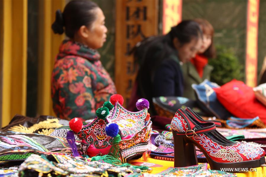 مسابقة التطريز اليدوي والأعمال الفنية لقومية مياو ودونغ في مقاطعة قويتشو