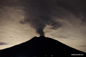 السلطات الإندونيسية : ثوران بركان بالى لم يؤثر على الرحلات الجوية