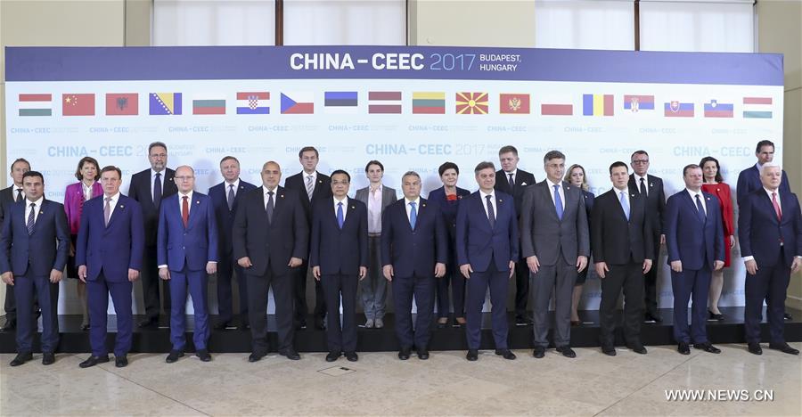 تقرير اخباري: رئيس مجلس الدولة الصيني يقترح خمس مبادرات لدفع التعاون مع دول وسط وشرق أوروبا