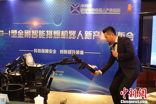 الصين تطلق الروبوت الجديد للتخلص من المتفجرات