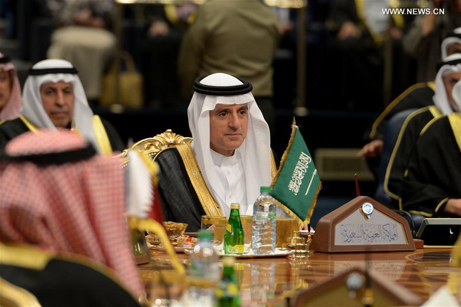 القمة الخليجية بالكويت توصي بضرورة التمسك بمسيرة مجلس التعاون في مواجهة كافة التحديات