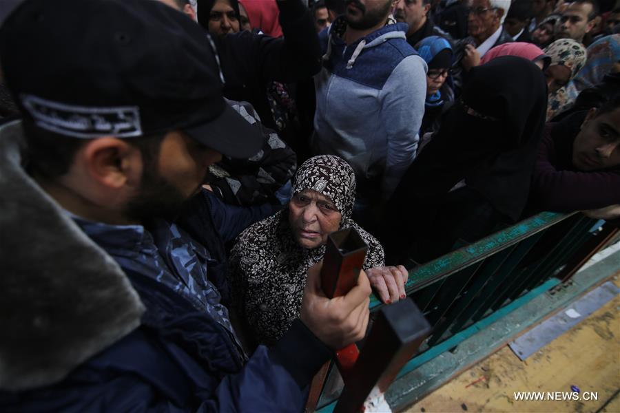 مصر تواصل فتح معبر رفح مع قطاع غزة للسفر في الاتجاهين