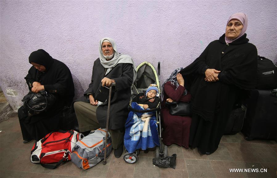 مصر تواصل فتح معبر رفح مع قطاع غزة للسفر في الاتجاهين