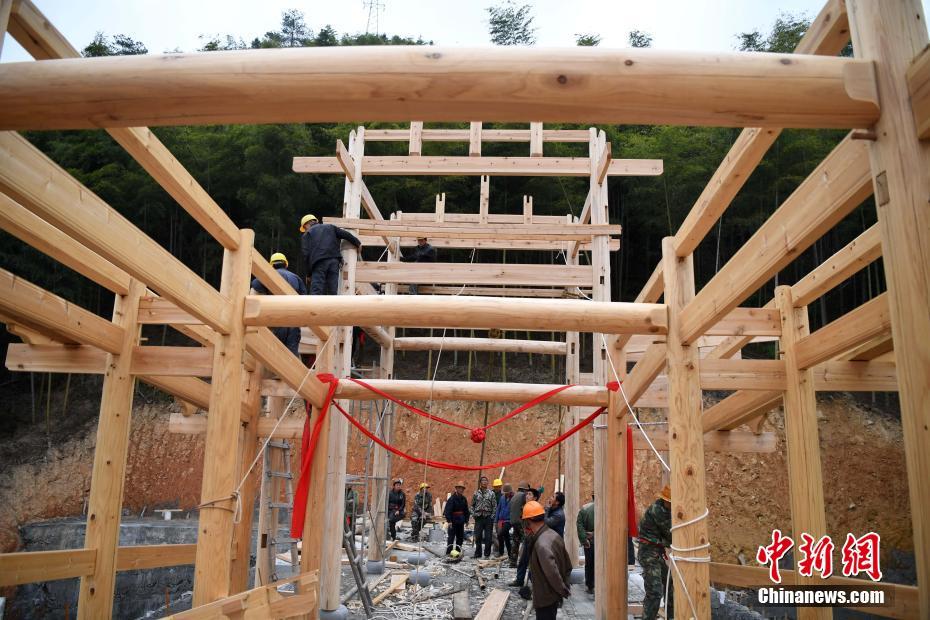بناء جسر خشبي على الطراز الصيني بأوسع فتحة في العالم بفوجيان