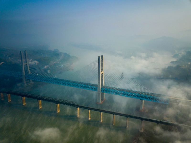 الصين تعتزم افتتاح جسر سكة حديد من طابقين