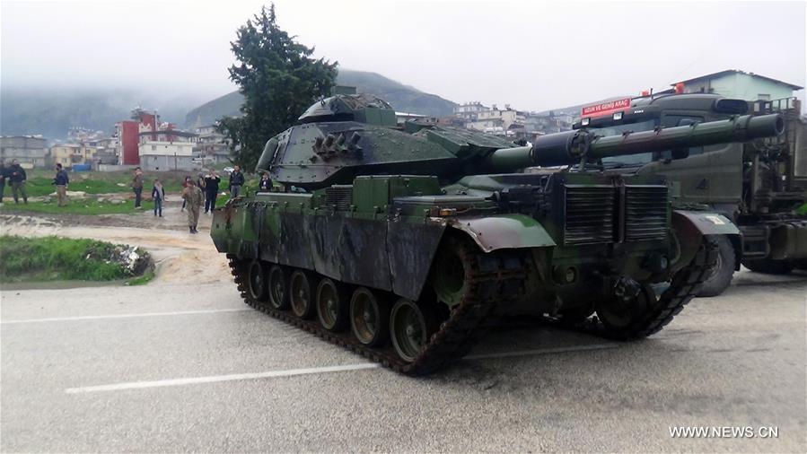 تركيا تنشر المزيد من الدبابات على الحدود السورية
