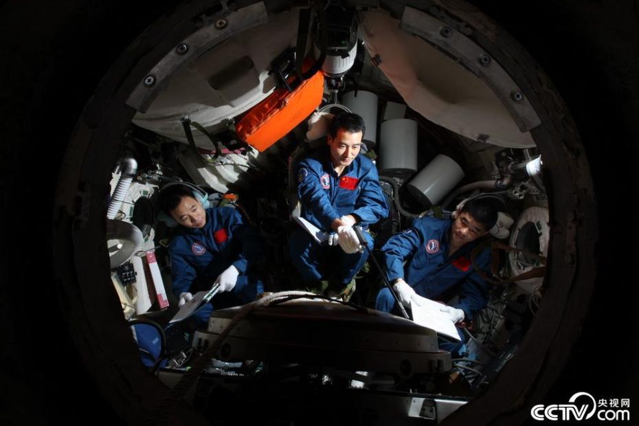 الكشف عن التدريب القاسي لرواد الفضاء الصينيين