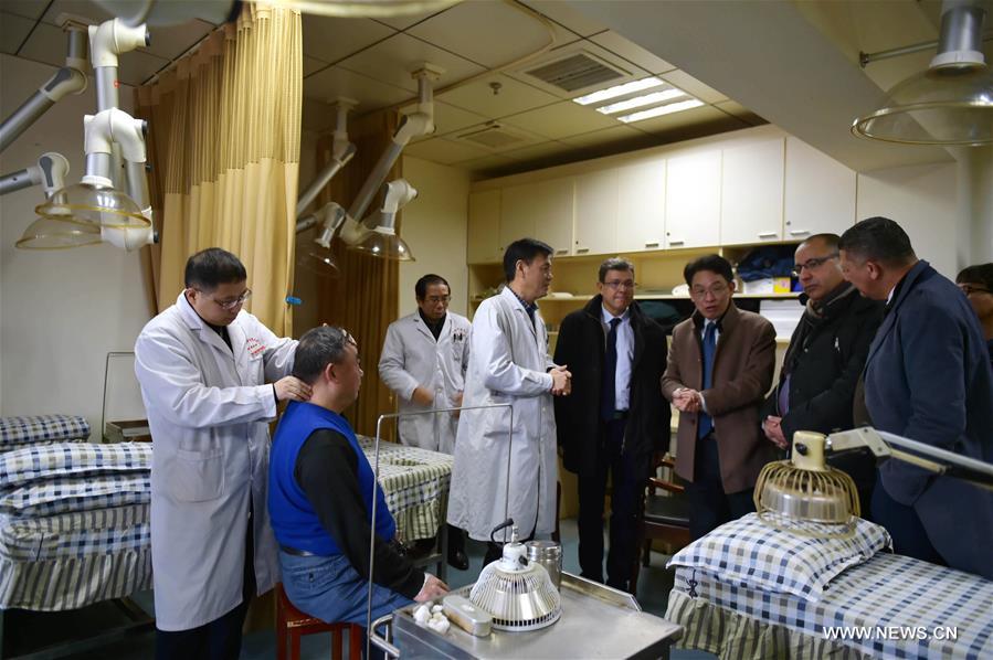 مسؤولون بوزارة الصحة التونسية يزورون شرقي الصين لاستطلاع صناعة الطب والدواء الصيني