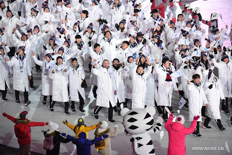 رياضيو كوريا الجنوبية وكوريا الديمقراطية يسيرون سويا فى افتتاح الأولمبياد الشتوية 