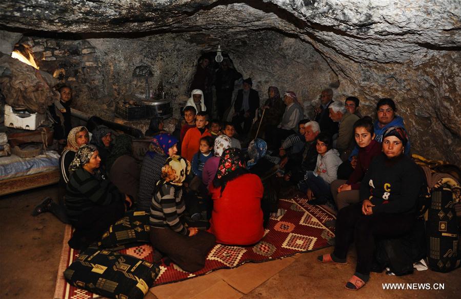 تحقيق اخباري: الكهوف ملاذ آمن للفارين من العملية العسكرية التركية في عفرين شمالي سوريا 