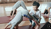 صبي عمره 7 سنوات يتحول الى أصغر مدرب يوغا في الصين