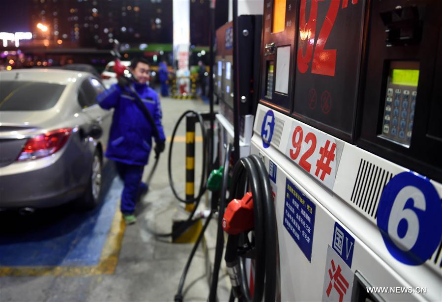 الصين بصدد خفض أسعار التجزئة للمنتجات النفطية المكررة
