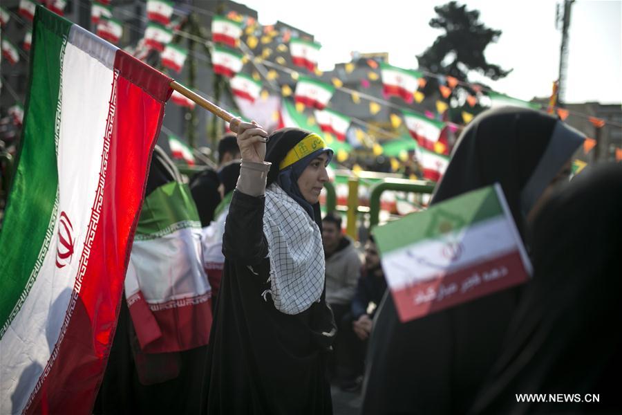 الإيرانيون يحتفلون بالذكرى الـ39 للثورة الإسلامية