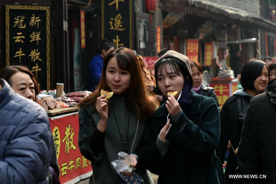 المزيد من السياح يسافرون فى انحاء الصين خلال العطلة