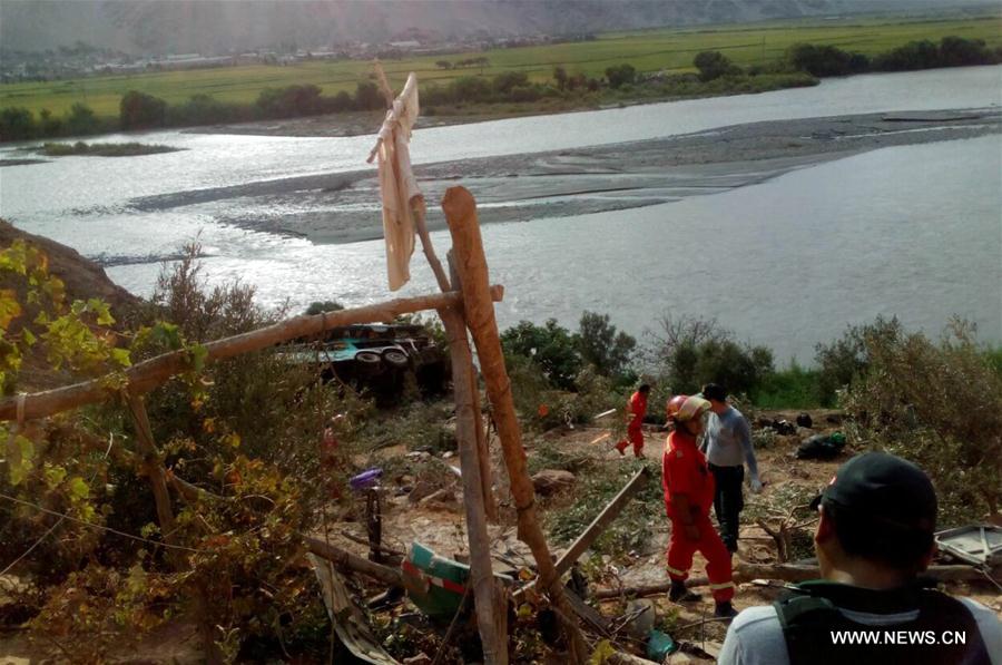 مصرع 44 شخصا بتحطم حافلة في بيرو