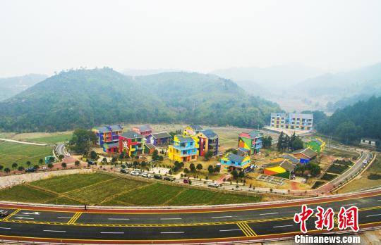 قرية ريفية تتزين بلوحات ثلاثية الأبعاد في مقاطعة جيانشي