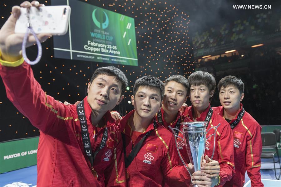 الفريق الصيني يفوز ببطولة فرق كرة الطاولة للرجال في كأس العالم