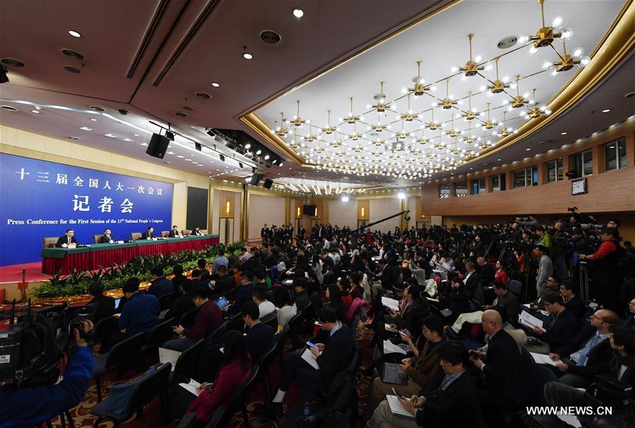 وزير المالية: الصين بوسعها درء المخاطر النظامية