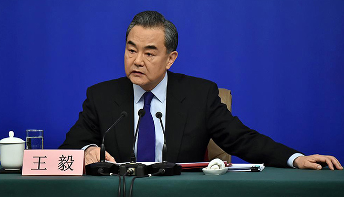 وزير الخارجية الصيني: الصين تسعى لحل القضايا الساخنة بالخصائص الصينية الواضحة