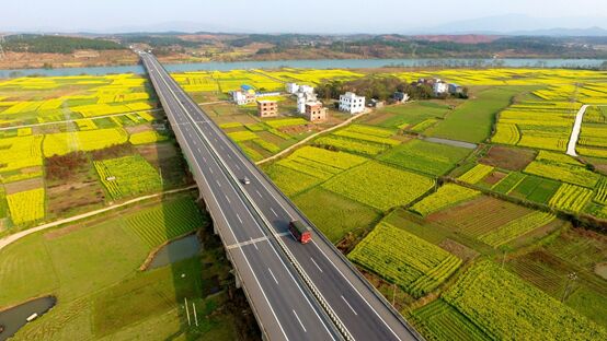 شبكة الطرقات الحديثة ستغطي جميع القرى الصينية بحلول 2020