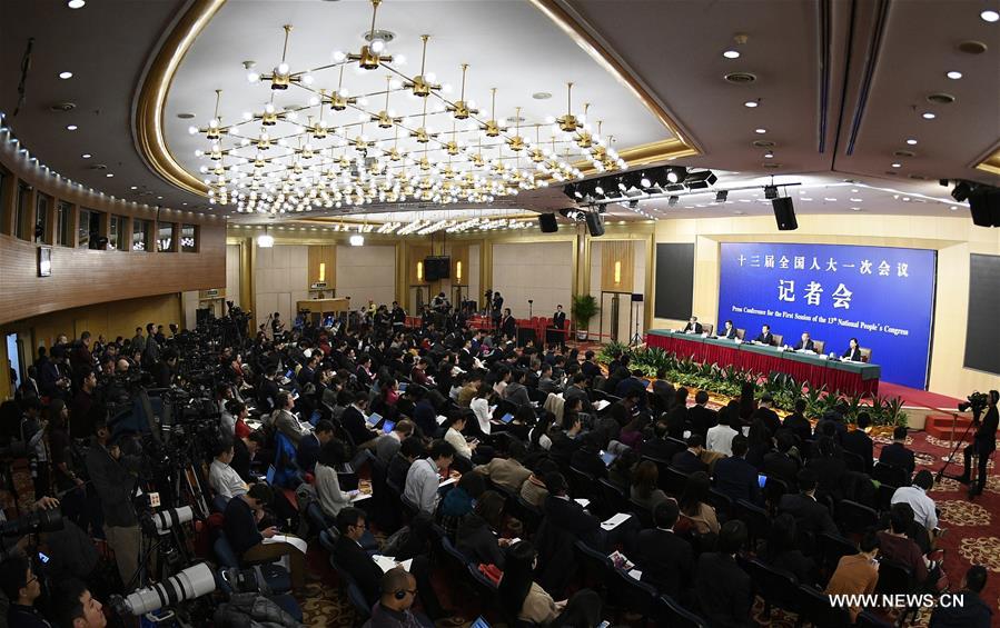 وزير التجارة الصيني يكشف عن خارطة طريق جديدة للارتقاء بالتجارة الخارجية