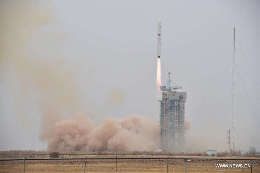 الصين تطلق قمرا صناعيا لاستكشاف الأرض