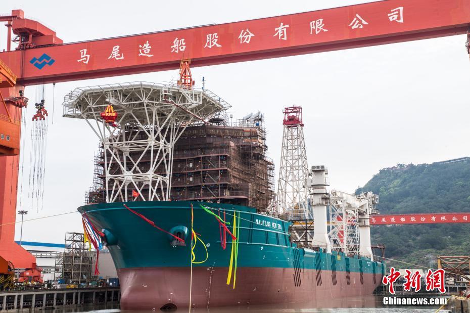 الصين تدشن أول سفينة بالعالم للتعدين على عمق 2500 متر