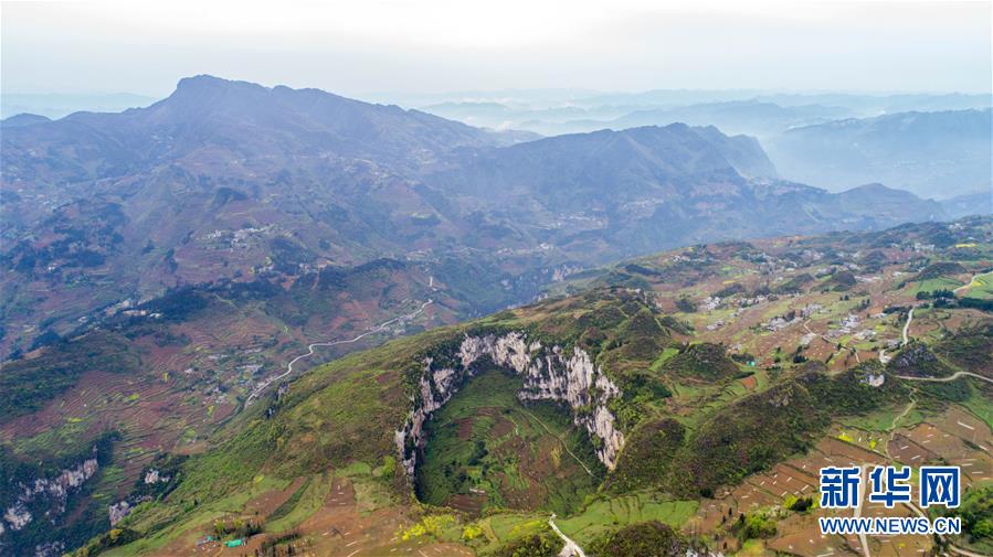 ظاهرة عجيبة: مجموعة من الحفر الطبيعية في جنوب الصين
