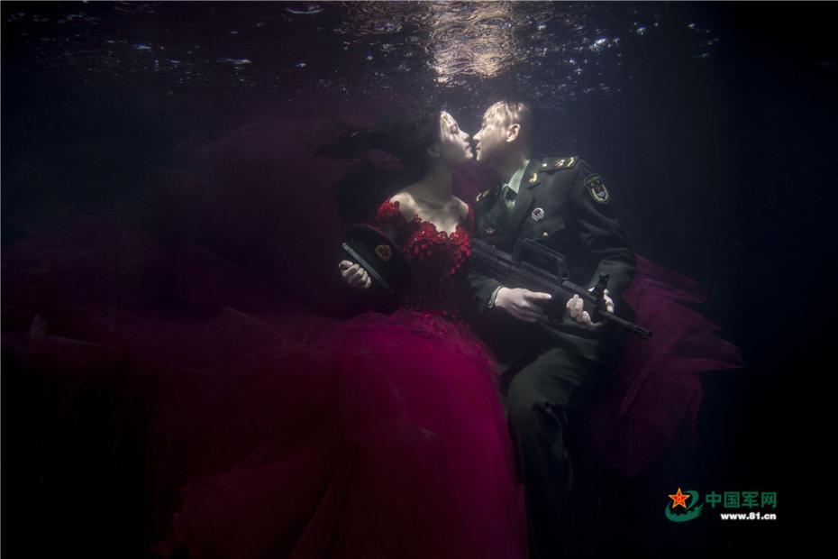 جمال وابداع وتميز .. صور زفاف عسكرية استثنائية وخاصة 