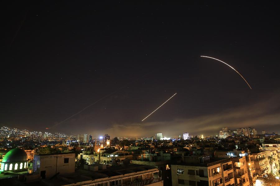 التلفزيون الرسمي السوري: التصدي لصواريخ معادية في حمص وسط سوريا 