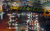مصابيح السيارات ترسم اسم مدينة صينية