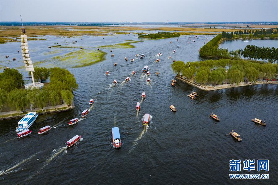 بالصور: مناظر بحيرة باي يانغ ديان تجذب الزوار