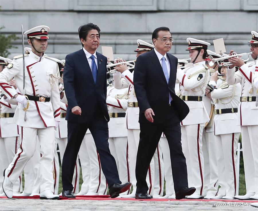 رئيس مجلس الدولة الصيني يحث على بذل جهود لإعادة العلاقات الصينية اليابانية لمسارها الصحيح