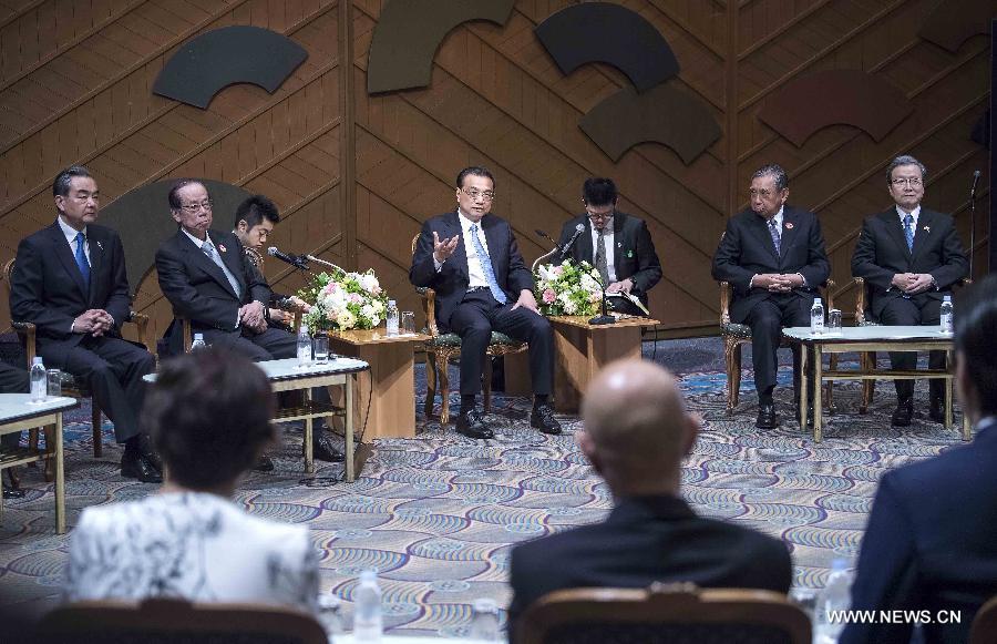 رئيس مجلس الدولة يؤكد أهمية الدور التوجيهي لمعاهدة السلام والصداقة في تنمية العلاقات الصينية - اليابانية