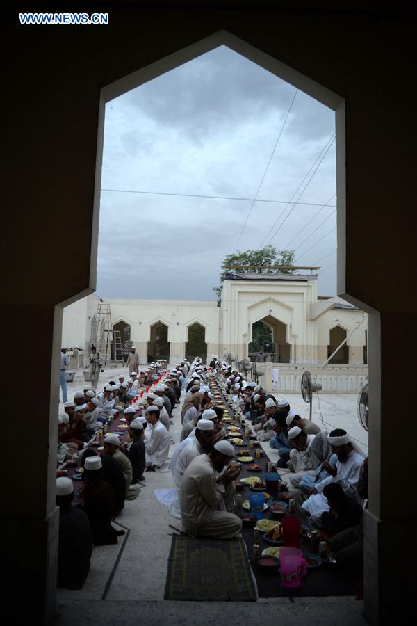 المسلمون حول العالم يحتفلون ببدء شهر رمضان