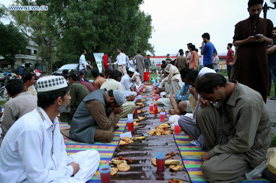 المسلمون حول العالم يحتفلون ببدء شهر رمضان