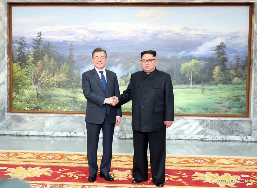 زعيما الكوريتين مون وكيم يعقدان قمة ثانية في بانمونجوم