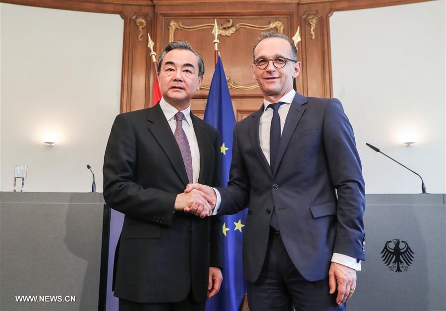 وزير الخارجية الصيني يبدد قلق الاتحاد الأوروبي بشأن آلية تعاون 16+1