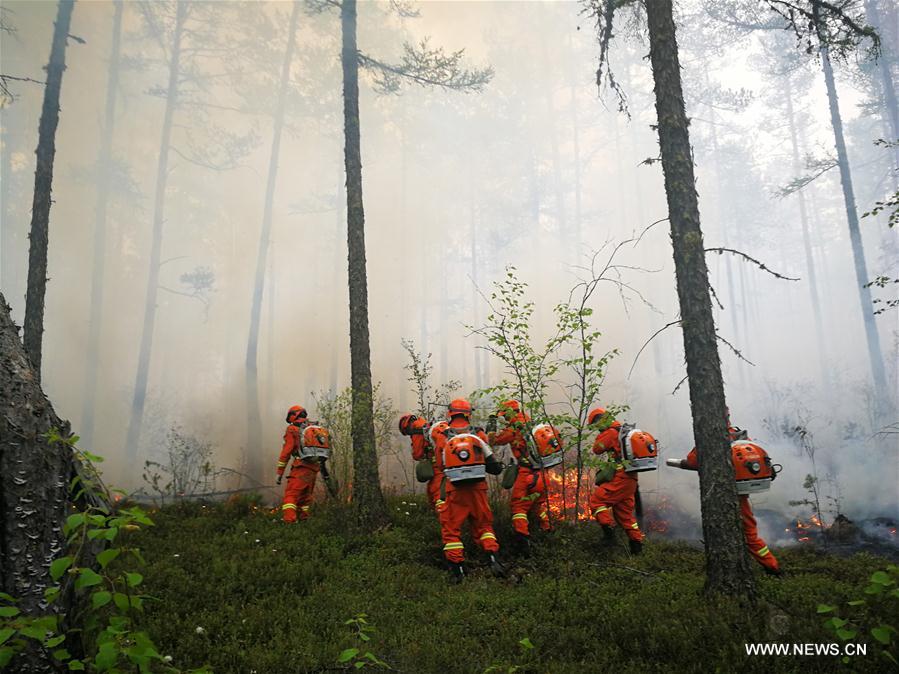 4000 شخص يحاربون حرائق الغابات في الصين